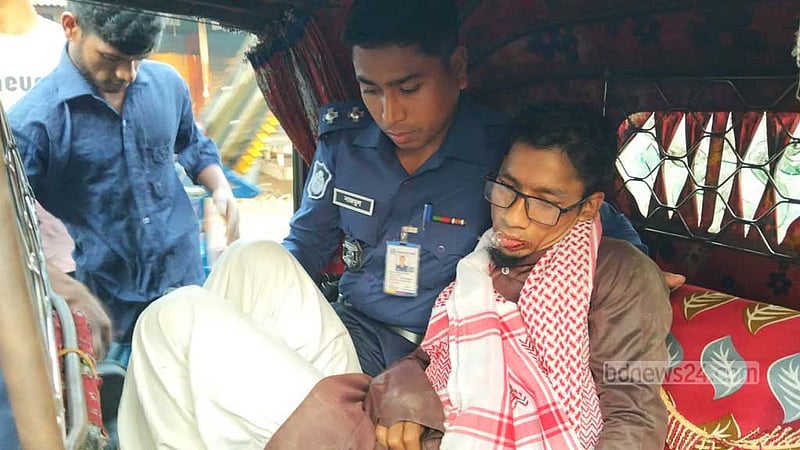 ‘চোর অপবাদে’ ভিক্ষুককে মারধর করে ২০০ টাকা ধরিয়ে দিলেন গৃহকর্তা