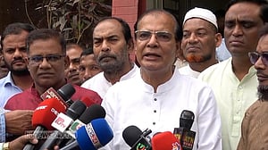 জনগণের সেবায় কোনো অবহেলা সহ্য করা হবে না: ত্রাণমন্ত্রী