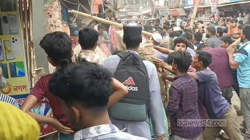 লক্ষ্মীপুরে ঈদের পোশাক কিনতে গিয়ে দেয়াল ধসে নিহত স্কুলছাত্র