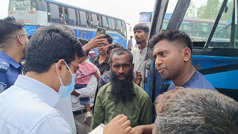 পাটুরিয়ায় ম্যাজিস্ট্রেট দেখে ৩০০ টাকার ভাড়া হয়ে গেল ২০০