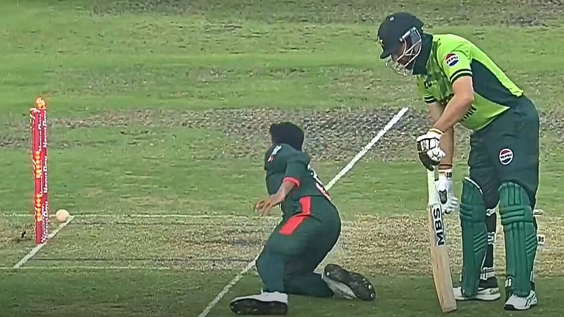 রান আউটের ঘটনায় মিরাজের ভুল দেখেন না মুশতাক