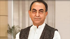 দুর্নীতির ১৫ মামলায় খালাস পেলেন মির্জা আব্বাস