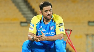 আইপিএল শুরুর আগেই ধোনির জন্য ধাক্কা
