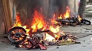 ‘বালুঘাট দখল’ নিয়ে দ্বন্দ্ব: ছাত্রদল নেতার মোটরসাইকেল বহরে অগ্নিসংযোগ
