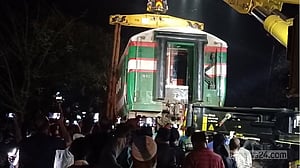 নীলসাগর এক্সপ্রেস দুর্ঘটনা: ৭ ঘণ্টা পর উদ্ধার কাজ শুরু, ‘সারারাত লাগবে’