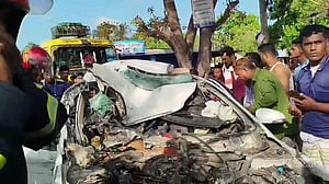 গাছে প্রাইভেটকারের ধাক্কা, গায়ে হলুদের দিন প্রাণ গেল তরুণের