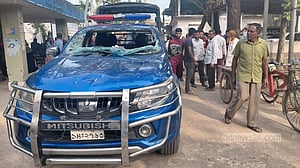 তিস্তায় অবৈধ পাথর উত্তোলনে বাধা, হামলায় পুলিশসহ আহত ১৭