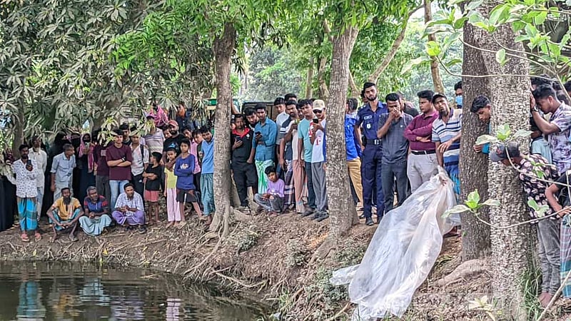 নোয়াখালীতে নিখোঁজ শ্রমিকের লাশ মিলল ভাটার পাশের ডোবায়