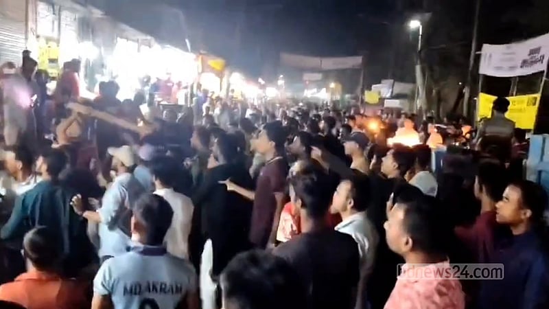 লঞ্চে ধর্ষণের প্রতিবাদে হাতিয়ায় মিছিলের পর যুবশক্তি ও যুবদলের সংঘর্ষ