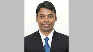 তরুণীর সঙ্গে আপত্তিকর ভিডিও, হাতিয়ার ইউএনও ওএসডি