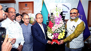 দায়িত্ব বুঝে নিয়ে র‌্যাঙ্কিংয়ে উন্নতিতে জোর ঢাকা বিশ্ববিদ্যালয়ের নতুন উপাচার্যের