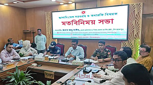 হেলমেট-রেজিস্ট্রেশন বিহীন বাইকে তেল না দেওয়ার নির্দেশ ডিসির