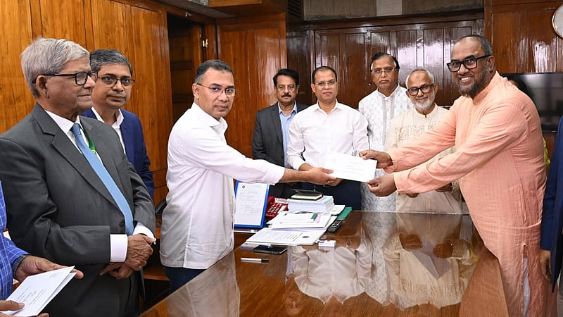 নগর সংস্থার পরিচ্ছন্নতা কর্মীরা পাচ্ছেন প্রধানমন্ত্রীর ঈদ উপহার