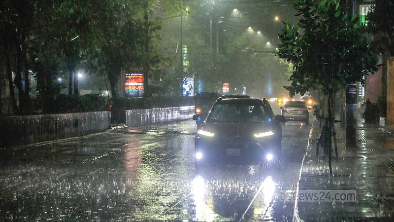 রাজধানীতে শিলাবৃষ্টি