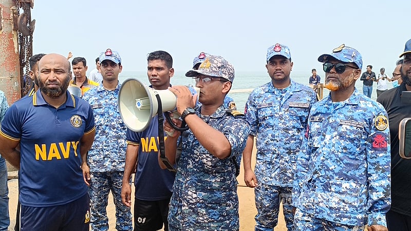 দৌলতদিয়ায় বাস ডু‌বি: নিখোঁজের তথ্যের জন্য ফায়ার সার্ভিসের মাইকিং