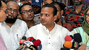 প্রতিমন্ত্রীর উপস্থিতিতে ‘অতিরিক্ত যাত্রী ছাড়া’ ছাড়ে লঞ্চ: তথ্য বিবরণী