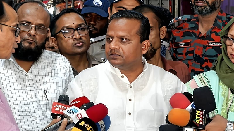প্রতিমন্ত্রীর উপস্থিতিতে ‘অতিরিক্ত যাত্রী ছাড়া’ ছাড়ে লঞ্চ: তথ্য বিবরণী