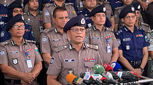 বেকারত্বের কারণে তরুণরা ছিনতাই-মাদকে জড়াচ্ছে: আইজিপি