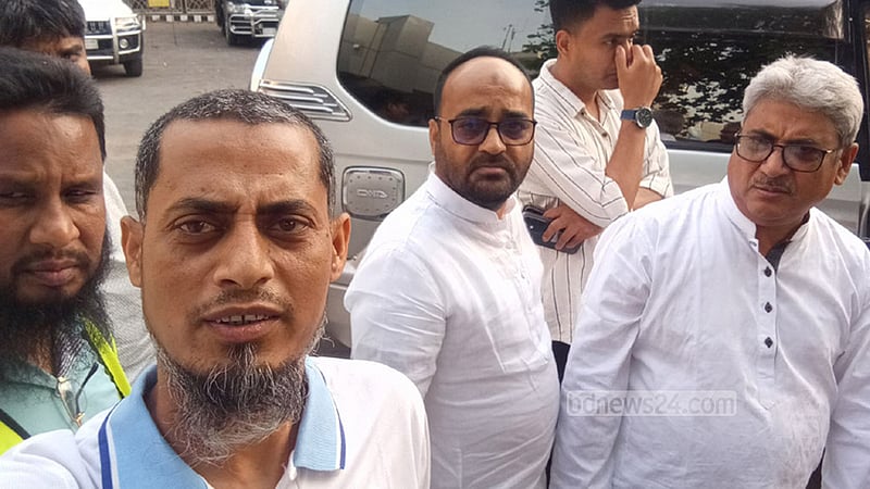 রাজশাহীতে সংসদ সদস্যের সঙ্গে হত্যা মামলার আসামির সেলফি