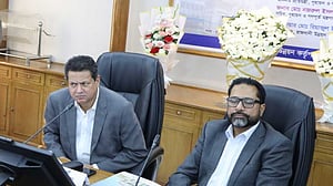 ফাইল আটকালে ছাড় নয়: রাজউক কর্মকর্তাদের হুঁশিয়ারি মন্ত্রীর