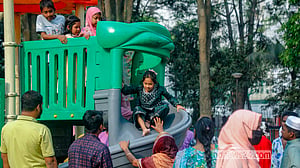 ঈদ উদযাপনে রমনা পার্কে