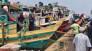 জ্বালানি তেল সংকট: কাপ্তাই হ্রদে বন্ধ হতে পারে লঞ্চ চলাচল