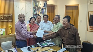 রাঙামাটিতে পার্বত্য প্রতিমন্ত্রী মীর হেলালকে প্রত্যাহারের দাবিতে স্মারকলিপি