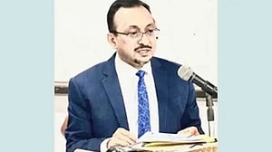 দুর্নীতির অভিযোগের মুখে বিচারপতি রেজাউল হাসানের পদত্যাগ