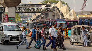 সড়ক পারাপারে ঝুঁকি