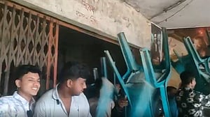 শাকিবের ‘প্রিন্স’ প্রদর্শনে গড়বড়, ভাঙচুর