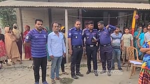 ধামরাইয়ে কভার্ড ভ্যান চাপায় বাইক আরোহী কনস্টেবলসহ নিহত ২
