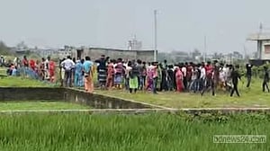 সাভারে মাইক্রোবাস চালককে গলাকেটে হত্যা