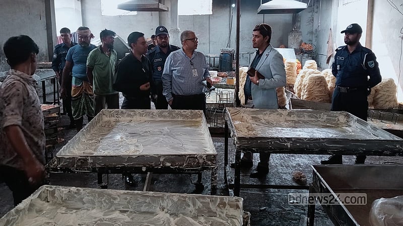 সাভারে ক্ষতিকর রং মিশিয়ে সেমাই তৈরি, লাখ টাকা জরিমানা