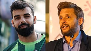 ‘অধিনায়কত্ব দূরের কথা’, শাদাবকে দলেই দেখতে চান না আফ্রিদি
