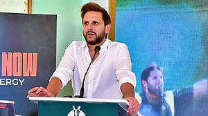 পাকিস্তান দলে বড় রদবদল নিয়ে আফ্রিদি, ‘সবচেয়ে বিস্ময়কর সিদ্ধান্ত’