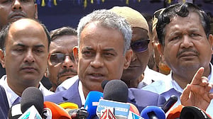 বাড়তি ভাড়া নয়, ভাড়া কমও নিচ্ছে: সড়ক মন্ত্রী
