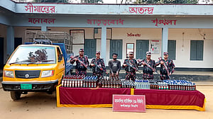 শেরপুর সীমান্তে ৫৪৫ বোতল ভারতীয় মদ জব্দ, আটক ১