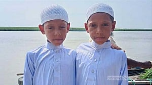 সিরাজগঞ্জে মাদ্রাসায় যাওয়ার পথে যমজ দুই ভাই নিখোঁজ