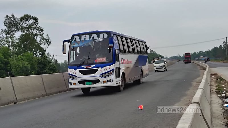 যমুনা সেতু পার হয়ে কিছুটা ‘স্বস্তি’র ঈদযাত্রা, তত্ত্বাবধানে ড্রোন