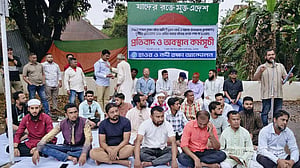 হাওরের বাঁধে বিলম্ব ও ‘দুর্নীতির’ প্রতিবাদে সুনামগঞ্জে অবস্থান কর্মসূচি