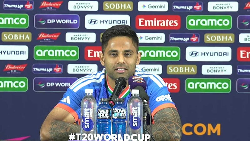 স্যান্টনারের ‘দর্শকদের চুপ করিয়ে দিতে চাওয়া’ মন্তব্যের জবাব দিলেন সুরিয়াকুমার