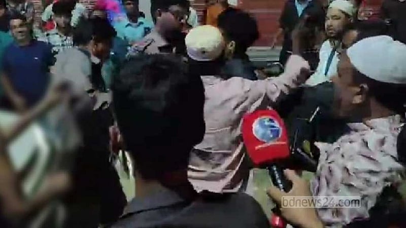 সিলেটে ‘ছিনতাইকারী সন্দেহে’ পিটুনির শিকার চালকের পুলিশকে ঘুষি