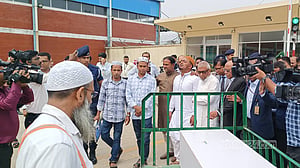 দুবাইয়ে হামলায় নিহত আহমদের মরদেহ গ্রহণ করলেন প্রবাসীকল্যাণ মন্ত্রী