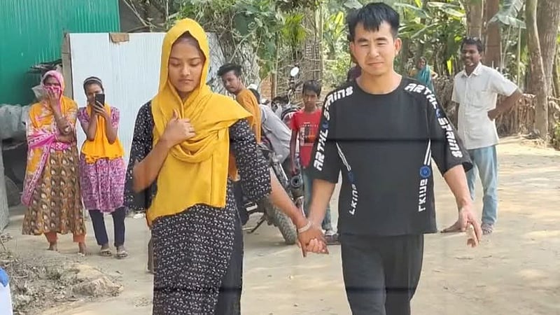‘উইচ্যাটে’ পরিচয় থেকে প্রেম, টাঙ্গাইলে এসে বিয়ে পিঁড়িতে চীনা যুবক