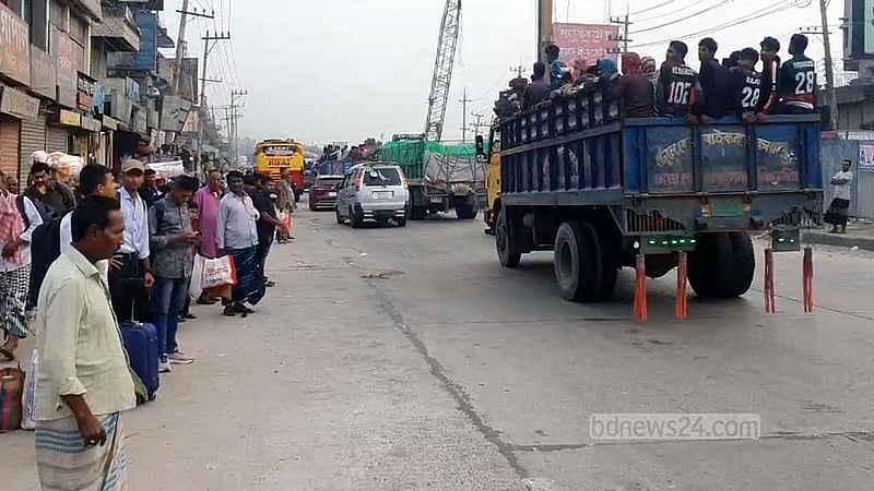 ঈদযাত্রা: ঢাকা-টাঙ্গাইল রুটে বাসের সংকট, বাড়তি ভাড়ার অভিযোগ