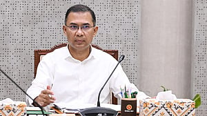 ছুটিতে বাসায় বসে কাজ করছেন প্রধানমন্ত্রী