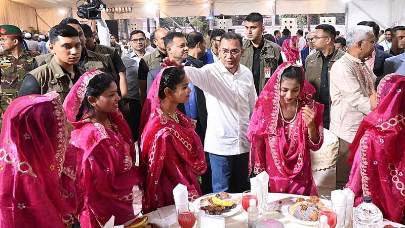 এতিমদের সঙ্গে ইফতারে তাদের খোঁজখবর নিলেন প্রধানমন্ত্রী