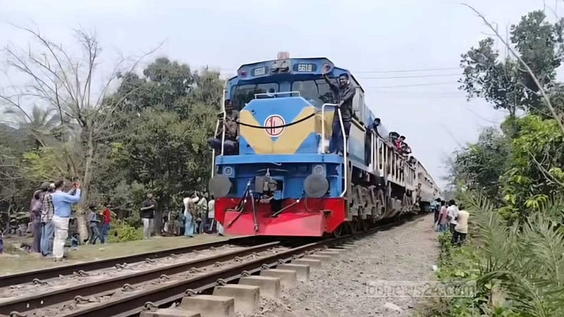 ‘নীলসাগর’ দুর্ঘটনা: সান্তাহারে ২২ ঘণ্টা পর ট্রেন চলাচল স্বাভাবিক