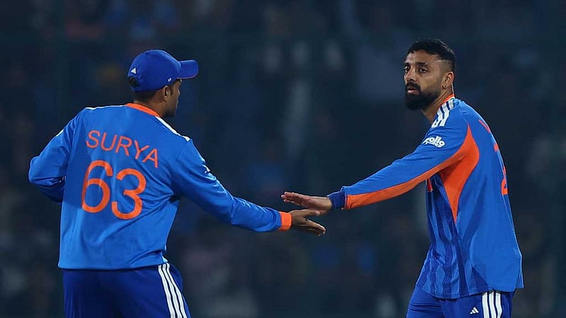 ফাইনালে ভারুনকে বাইরে রাখবে ভারত? যা বললেন সুরিয়াকুমার