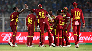 বাণিজ‍্যিক ফ্লাইটে দেশে ফিরছেন ক‍্যারিবিয়ান ক্রিকেটাররা